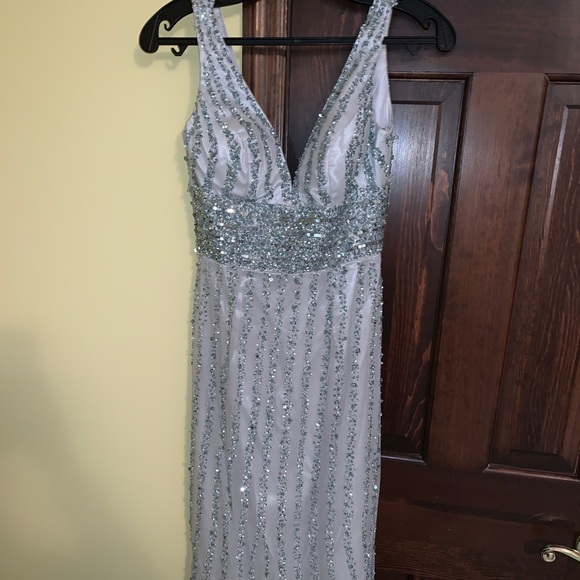 Formal dress. Purchased for $400. Size 4. - Picture 1 of 3